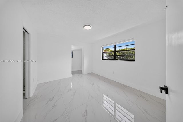 1055 NW 32nd Ct, Miami, FL 33125