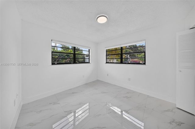 1055 NW 32nd Ct, Miami, FL 33125