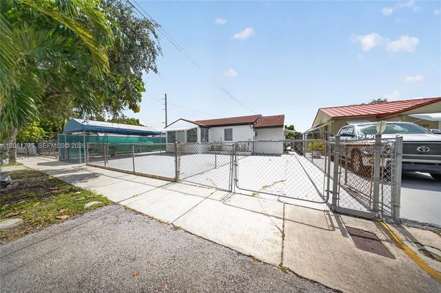 1055 NW 32nd Ct, Miami, FL 33125
