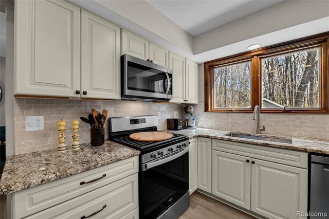 9447 Continental Drive, Taylor, MI 48180