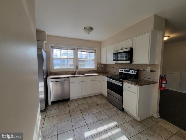 11 TOBIN CT, Willingboro, NJ 08046