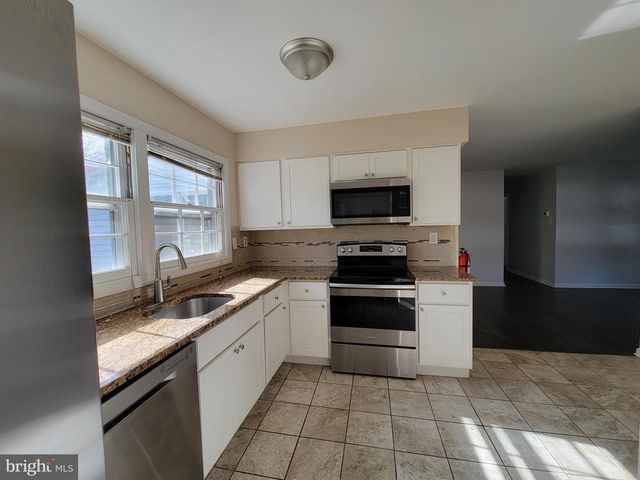 11 TOBIN CT, Willingboro, NJ 08046