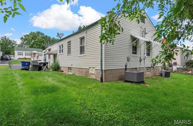 10554 Saint Michael Lane, St Ann, MO 63074