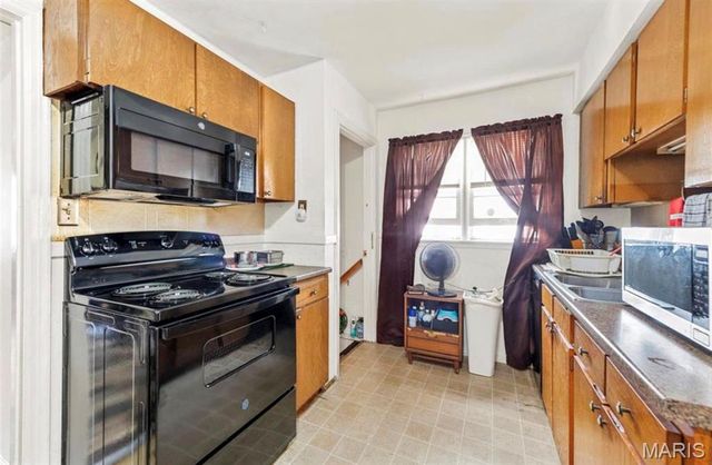 10554 Saint Michael Lane, St Ann, MO 63074