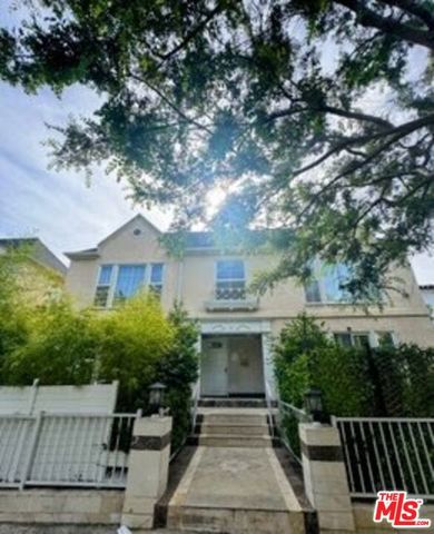 137 S Crescent Drive 4, Beverly Hills, CA 90212