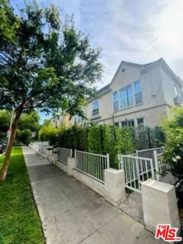 137 S Crescent Drive 4, Beverly Hills, CA 90212