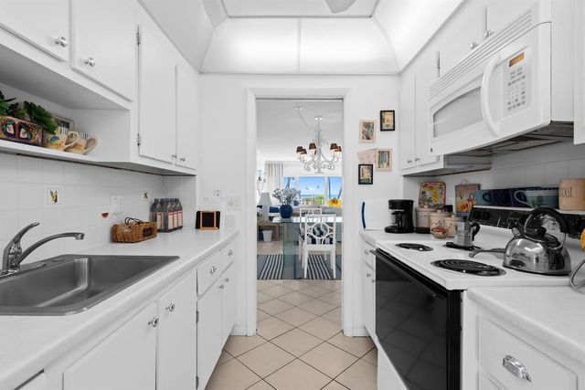 3101 S OCEAN Boulevard 102, Highland Beach, FL 33487