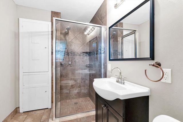 5330 Pagewood Lane, Houston, TX 77056