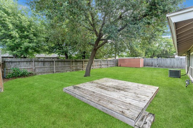 5330 Pagewood Lane, Houston, TX 77056