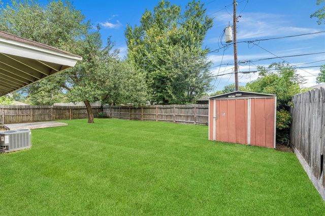 5330 Pagewood Lane, Houston, TX 77056