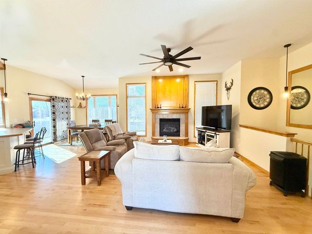 325 S Chippers Ct, Andover, KS 67002