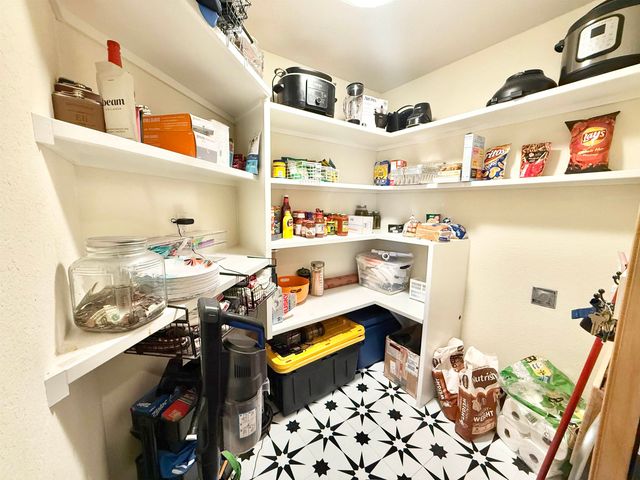 325 S Chippers Ct, Andover, KS 67002