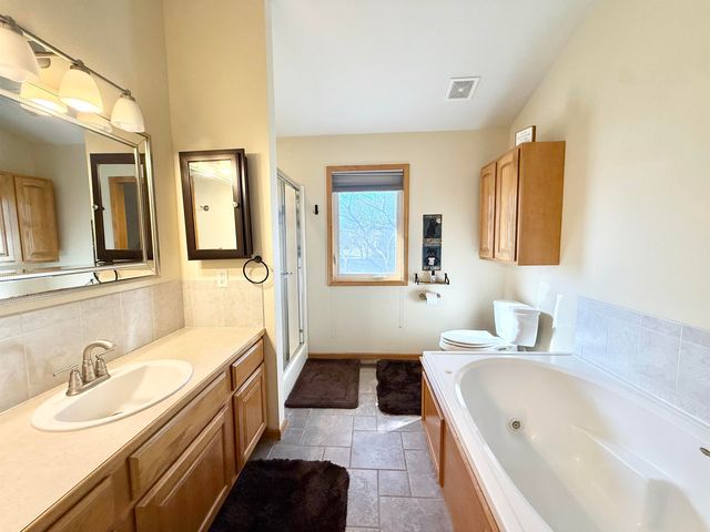 325 S Chippers Ct, Andover, KS 67002