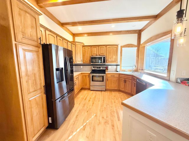 325 S Chippers Ct, Andover, KS 67002