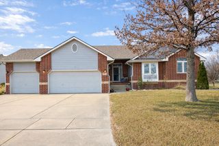 325 S Chippers Ct, Andover, KS 67002