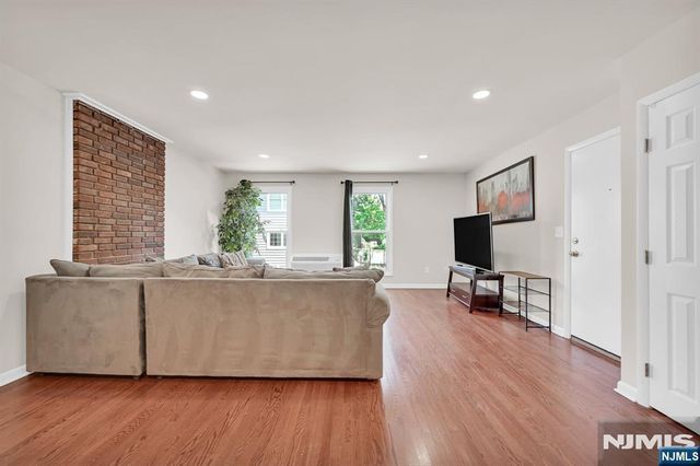 15 Forest 8, Montclair, NJ 07042