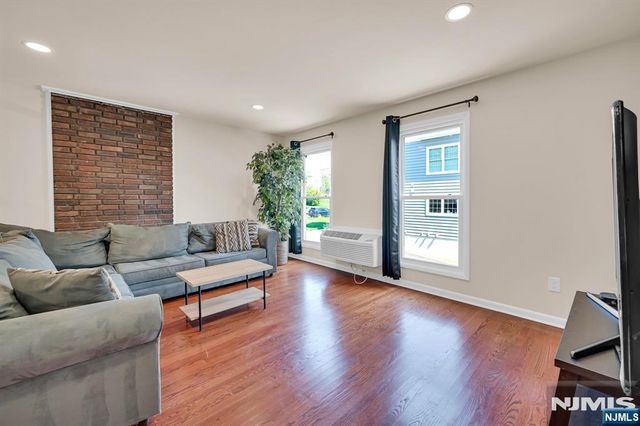 15 Forest 8, Montclair, NJ 07042