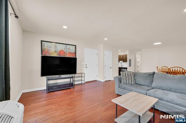 15 Forest 8, Montclair, NJ 07042