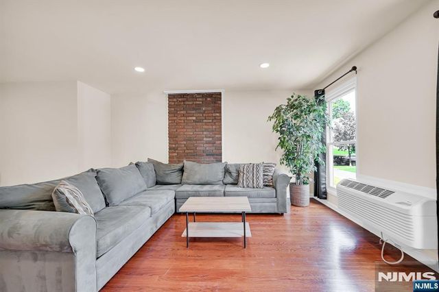 15 Forest 8, Montclair, NJ 07042