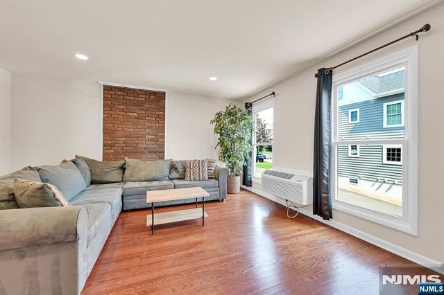 15 Forest 8, Montclair, NJ 07042
