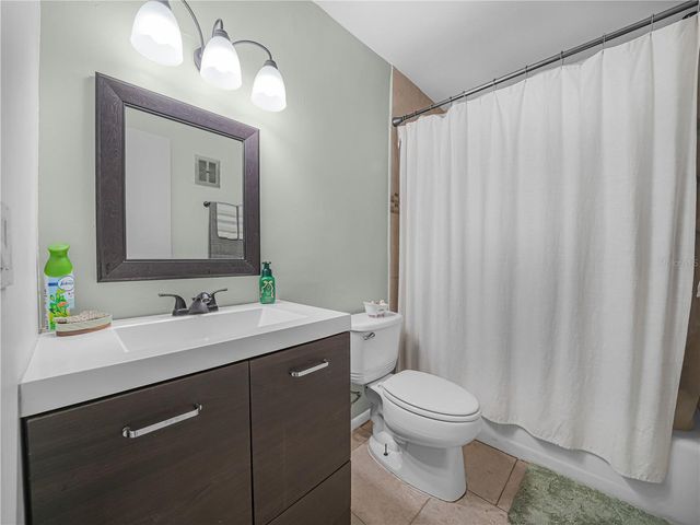 525 CONWAY ROAD 100, Orlando, FL 32807