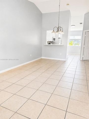 7830 NW 6th St 204, Pembroke Pines, FL 33024