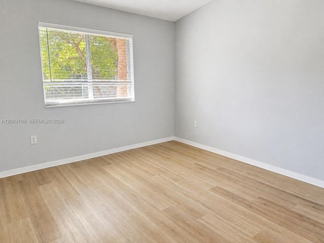 7830 NW 6th St 204, Pembroke Pines, FL 33024