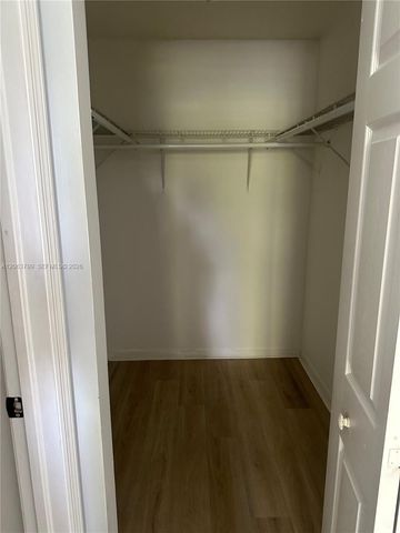 7830 NW 6th St 204, Pembroke Pines, FL 33024