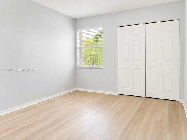 7830 NW 6th St 204, Pembroke Pines, FL 33024
