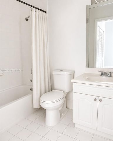 7830 NW 6th St 204, Pembroke Pines, FL 33024