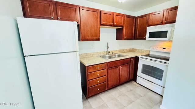 732 N Halifax Ave Apt 405, Daytona Beach, FL 32118