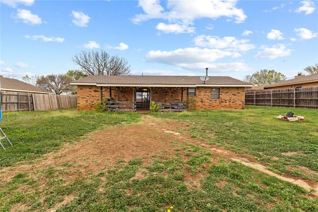 1316 D Street, Arapaho, OK 73620