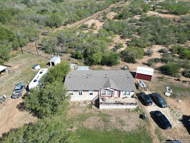 5570 Blackhill, Floresville, TX 78114