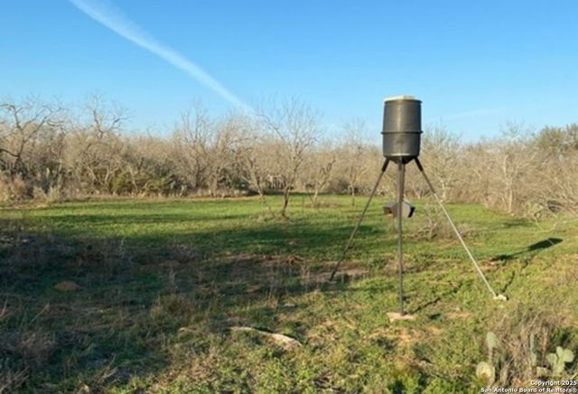 5570 Blackhill, Floresville, TX 78114