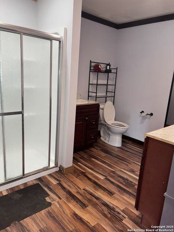 5570 Blackhill, Floresville, TX 78114