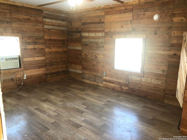 5570 Blackhill, Floresville, TX 78114