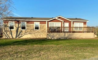 5570 Blackhill, Floresville, TX 78114