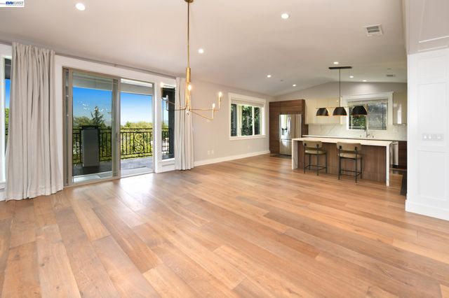 1516 Pleasant Hill Rd, Lafayette, CA 94549