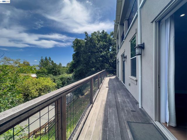 1516 Pleasant Hill Rd, Lafayette, CA 94549