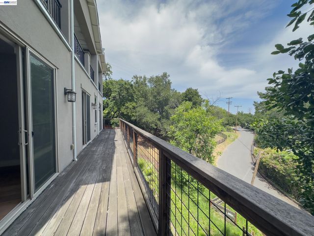 1516 Pleasant Hill Rd, Lafayette, CA 94549