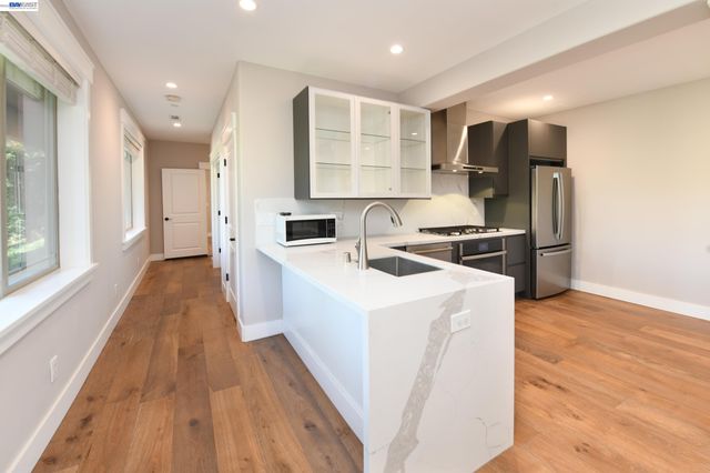 1516 Pleasant Hill Rd, Lafayette, CA 94549