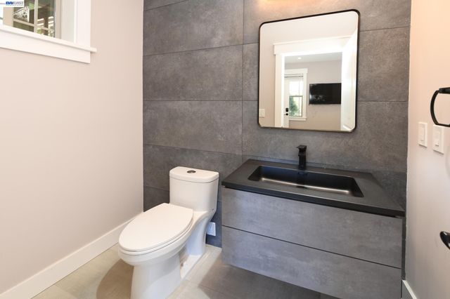 1516 Pleasant Hill Rd, Lafayette, CA 94549