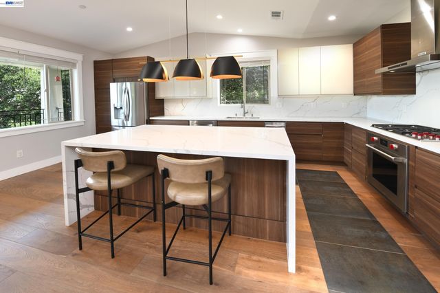 1516 Pleasant Hill Rd, Lafayette, CA 94549