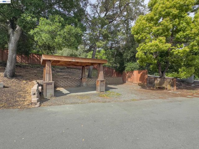 1516 Pleasant Hill Rd, Lafayette, CA 94549
