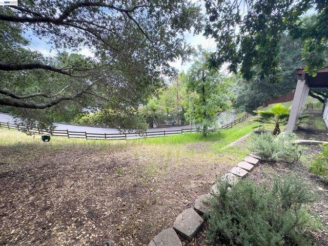 1516 Pleasant Hill Rd, Lafayette, CA 94549