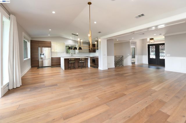 1516 Pleasant Hill Rd, Lafayette, CA 94549