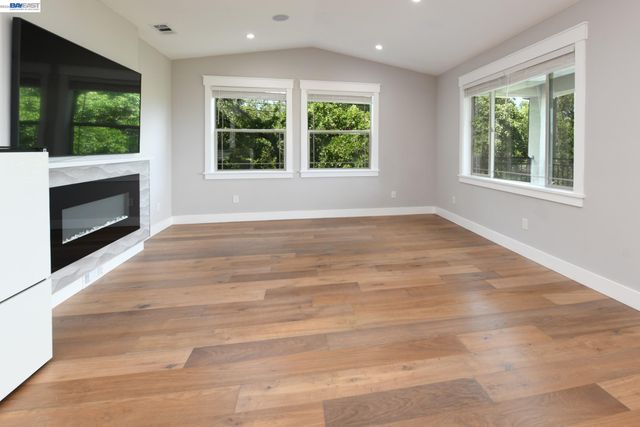 1516 Pleasant Hill Rd, Lafayette, CA 94549