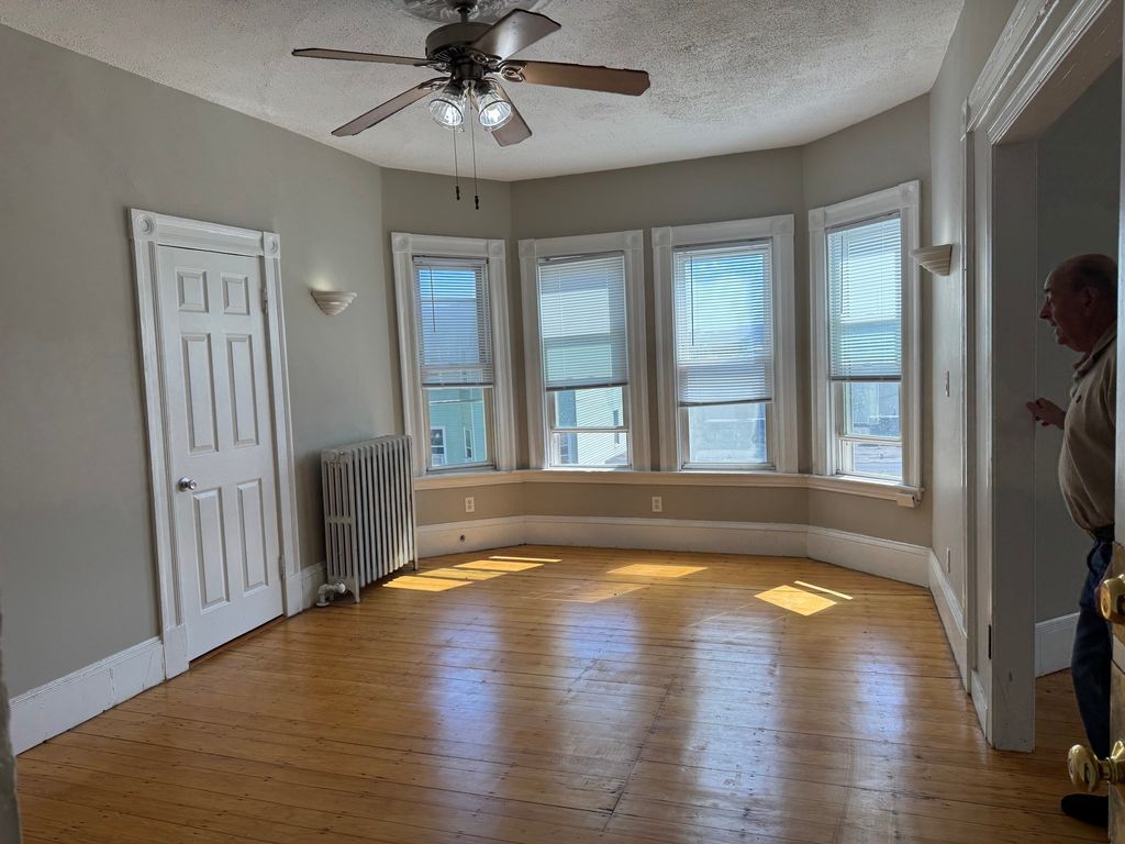 172 Putnam Street 3, Boston, MA 02128