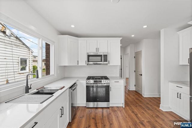 11 Dunkerly Street, Totowa, NJ 07512