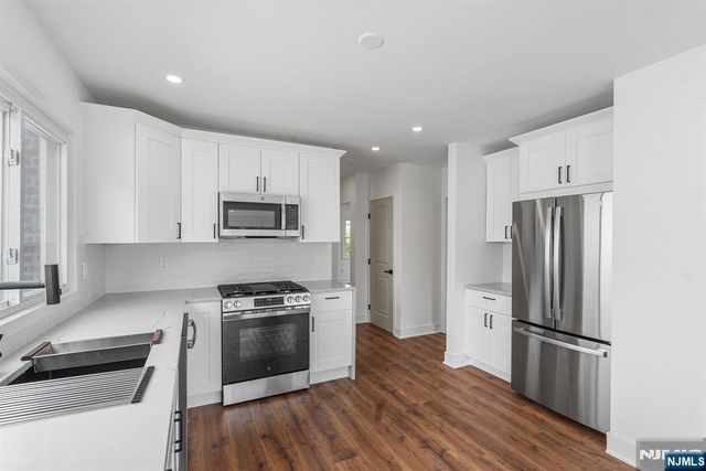 11 Dunkerly Street, Totowa, NJ 07512